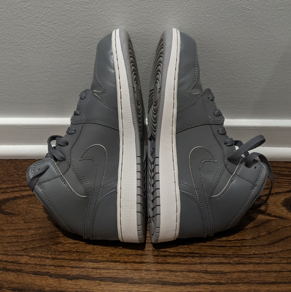 Air Jordan 1 Mid Top Retro Sneakers UK6/EU40 - Picture 4 of 8